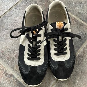 Tory Burch Hank Sneaker in perfect black/new ivory size 9.5
